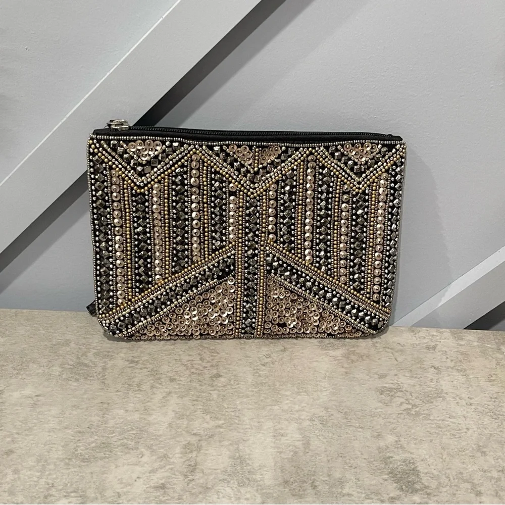 Women’s wristlet | beaded | black, silver gold accent